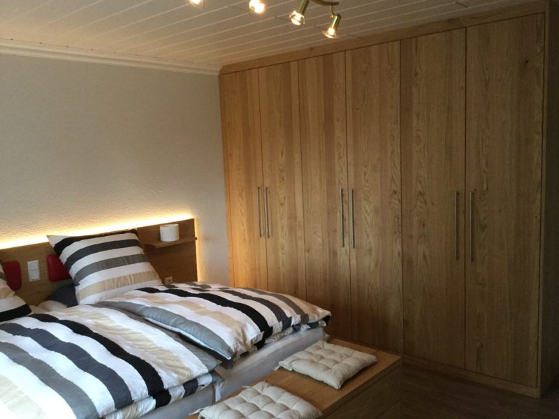 Schlafzimmer in Massivholz Optik | Tischlerei Keller